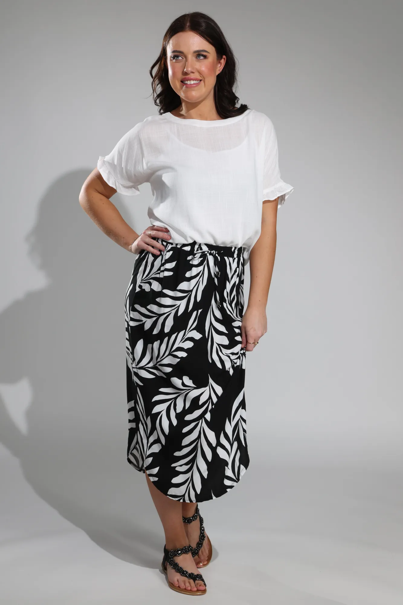 Curved hemline Skirt | Black Ivory Fern | 3362A1