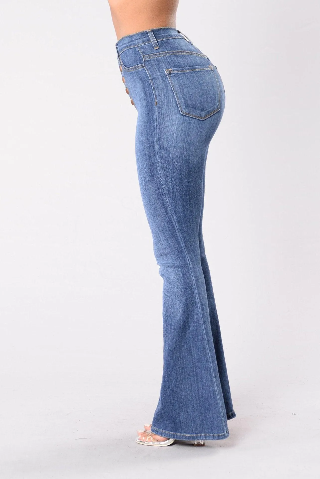 THE BUTTON-UP FLARE JEANS