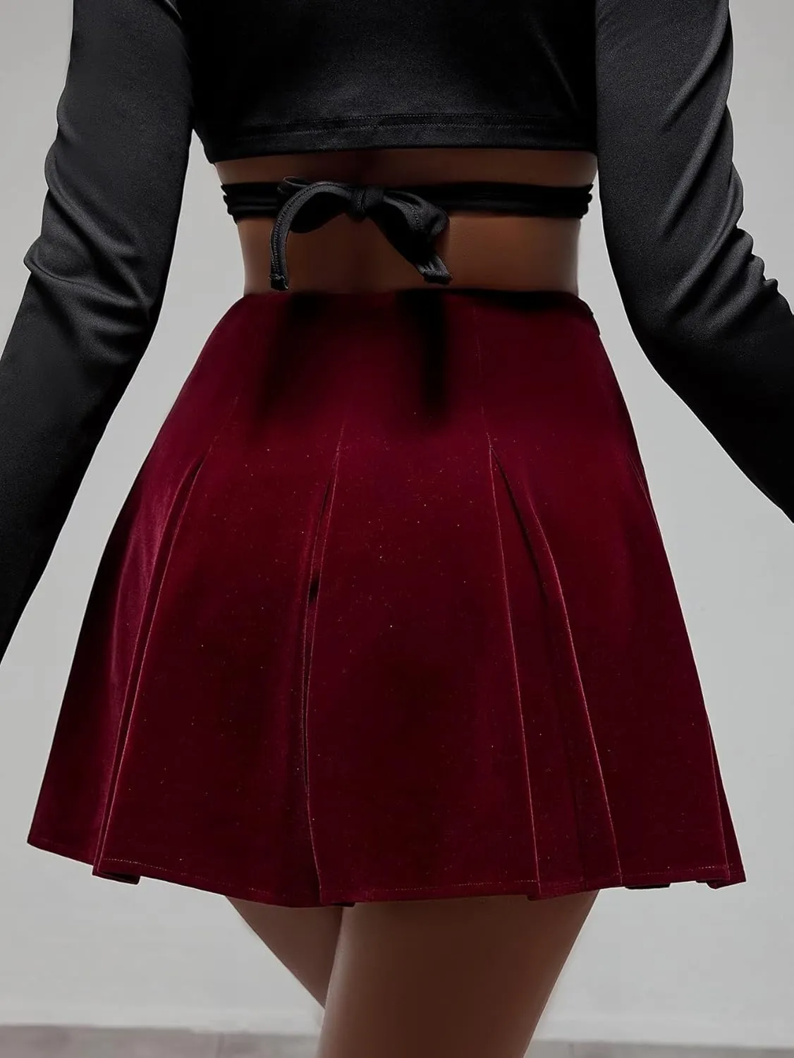 WDIRARA Women's Velvet High Waist Pleated Mini Skirt Casual Skater Skirts