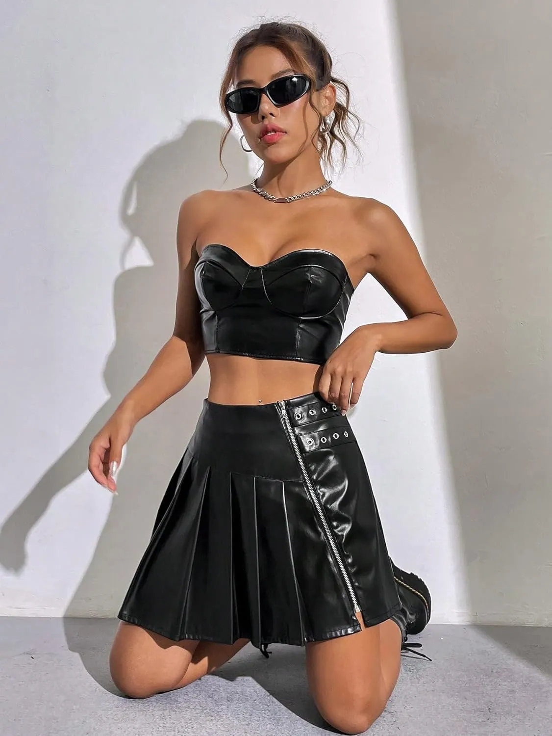 WDIRARA Women's Zip Up PU Leather Pleated Skirt Eyelet High Waist A Line Mini Skirts
